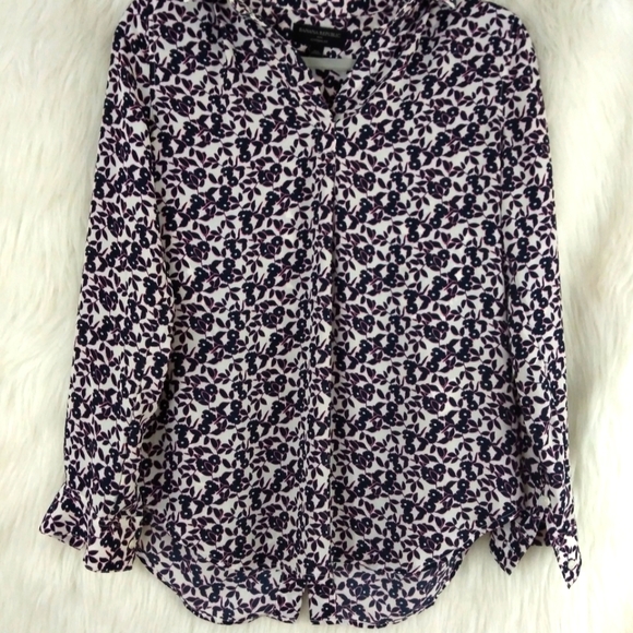 Banana Republic Tops - Banana Republic Boyfriend Fit V Neck Floral Top Size XS